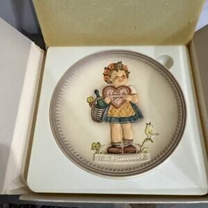 M.J Hummel Goebel Celebration Plate First Edition VALENTINE GIFT #738